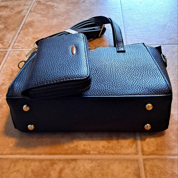 A Beautiful Black Small Handbag With Strap And Wallet. - Picture 4 of 5